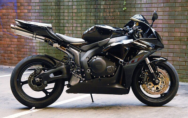 File:HondaCBR1000RR-002.jpg