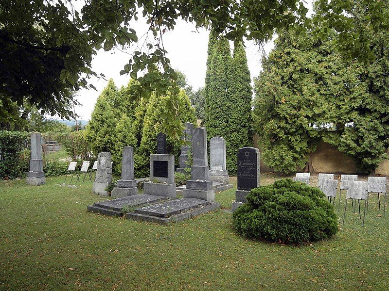 File:Korneuburg-Friedhof-israelitisch.jpg