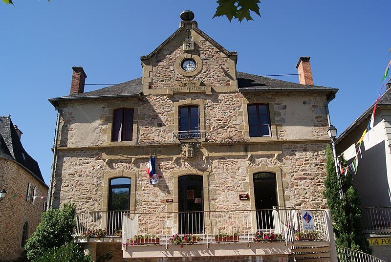 File:Mairie Aubazine01.JPG