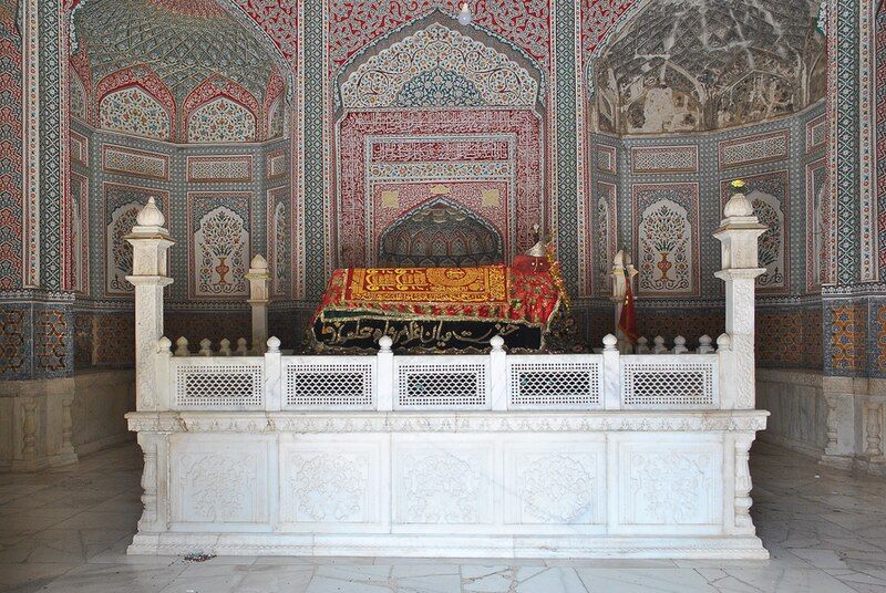 File:Mian-ghulam-shah-kalhoro-kalhora-tomb-04.jpg