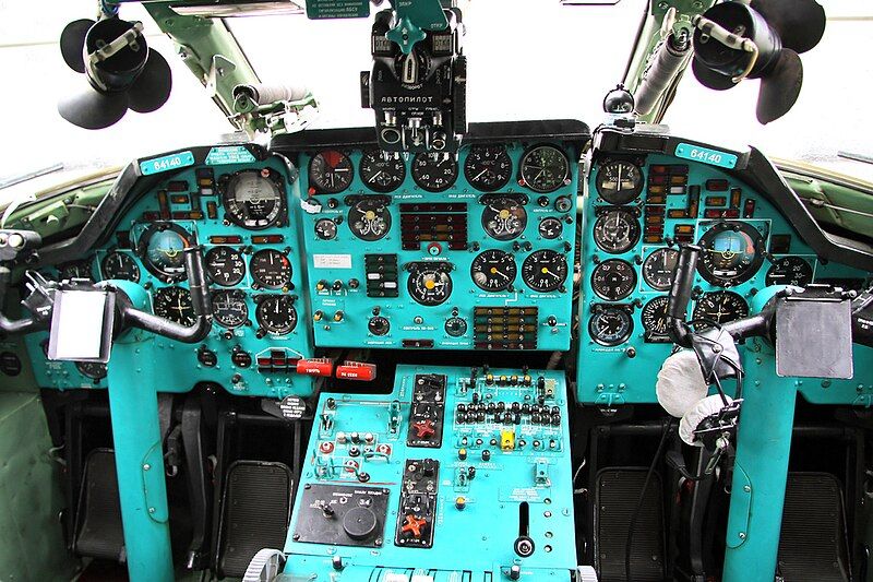 File:Tu-134UBL cockpit.jpg