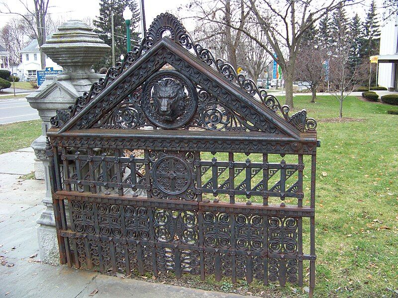 File:Willard Mansion Gate.jpg