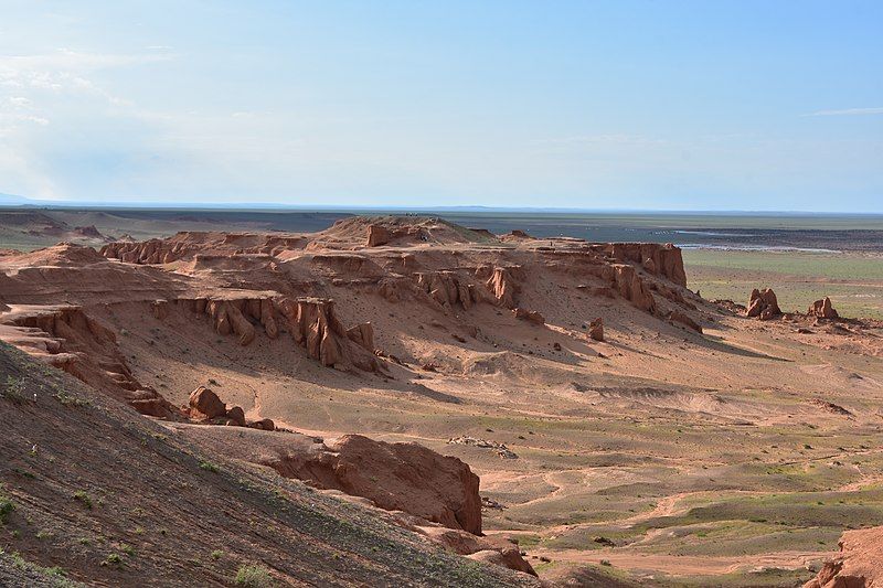 File:Bayanzag (Flaming Cliffs).jpg