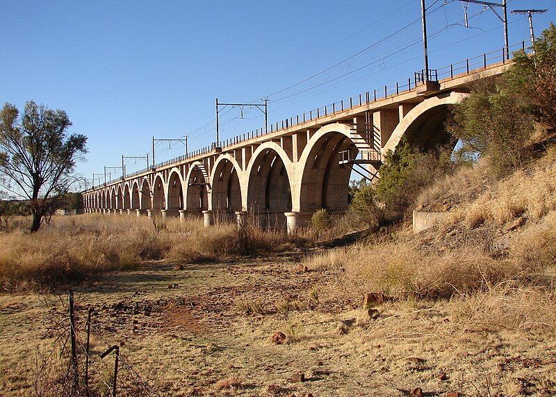 File:Bridge Vaalrivier.JPG