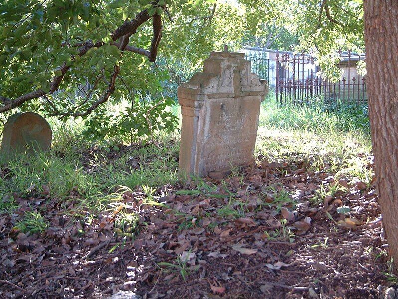 File:Camperdowncemetery5.jpg