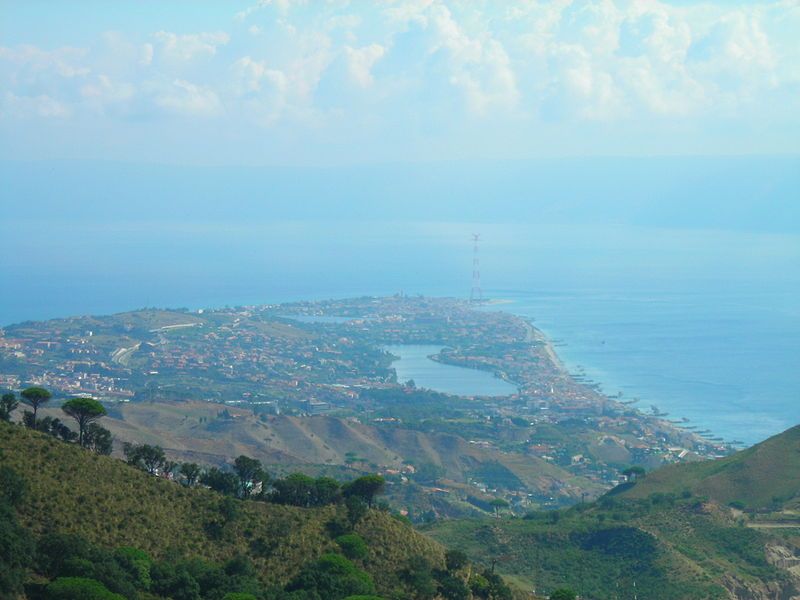 File:Ganzirri Lake.JPG