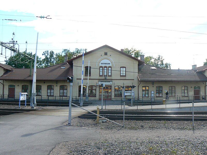 File:Kristinehamns stationshus 1.JPG