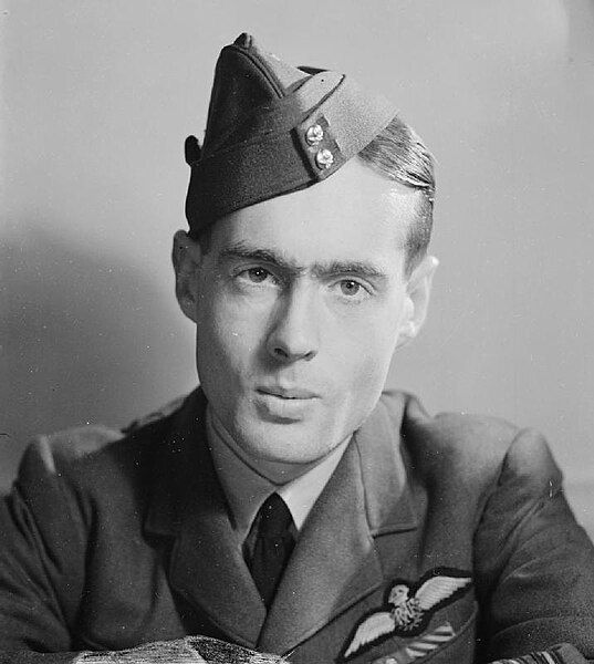 File:Leonard Cheshire VC.jpg