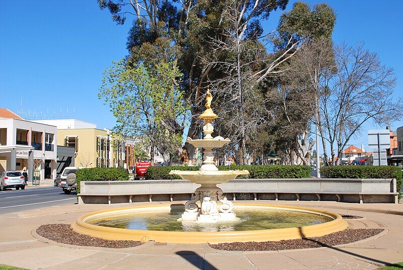 File:MilduraFountain.JPG