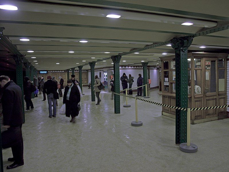 File:Oktogon station entrance.jpg