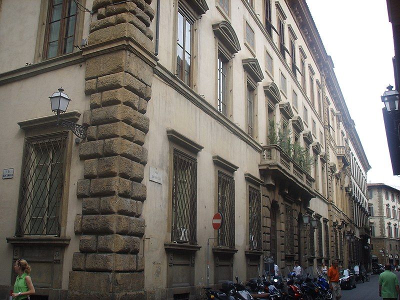 File:Palazzo Pucci 1.JPG