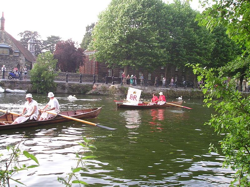 File:Queen's Swan Uppers.jpg