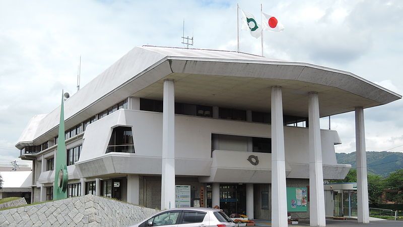 File:Tabuse town hall.JPG