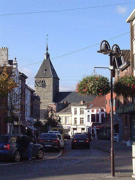 File:Tubize, centre-ville.JPG