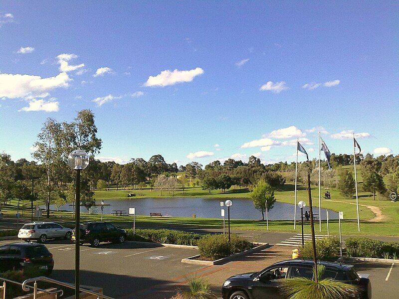 File:Uws campbelltown autumn.jpg