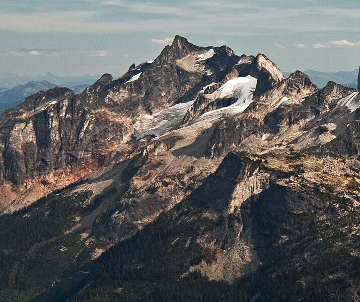 File:Valhallas' Gladsheim Peak.jpg