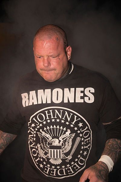 File:Vampiro at LuchaTO.jpg