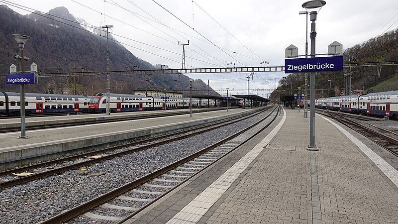 File:Ziegelbrücke-station-3.jpg