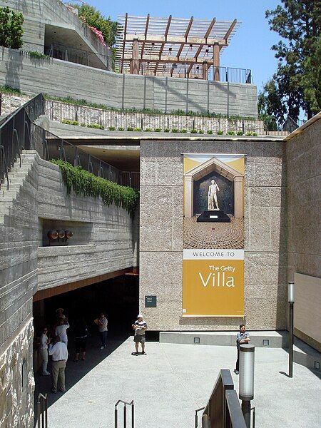 File:060807-005-GettyVilla004entrance.jpg