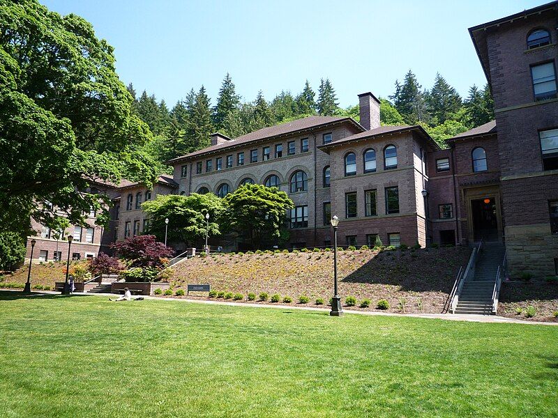 File:2009-0604-OldMain-WWU.jpg