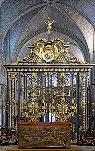 The choir screen (18th century)