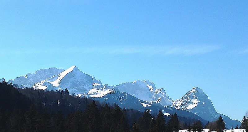 File:Alpspitze Wetterstein 03032012.jpg