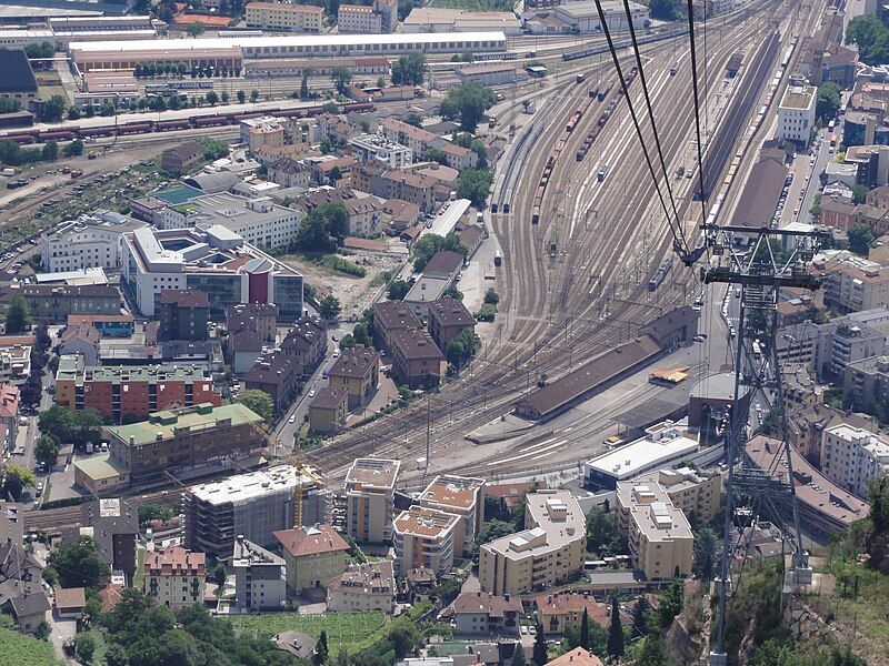 File:Bahnhof Bozen (196).jpg