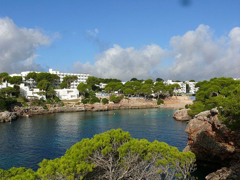 File:Cala Esmeralda.jpg