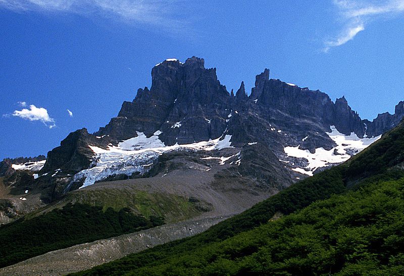 File:Cerro Castillo.jpg