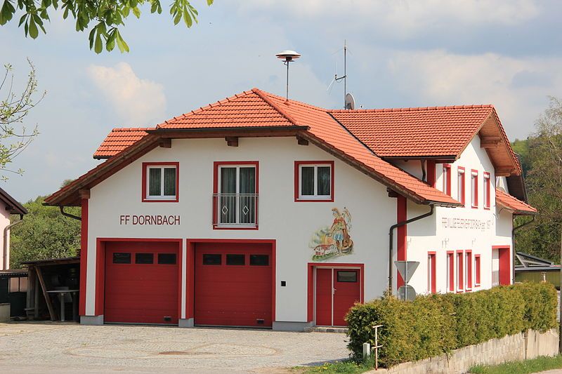 File:Dornbach-Feuerwehrhaus 8443.JPG