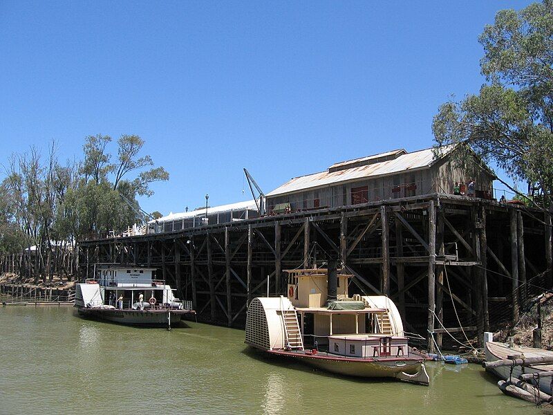 File:EchucaWharf.JPG