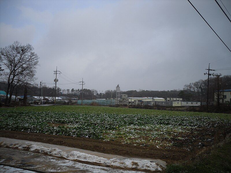 File:Farms of Joam-ri.jpg