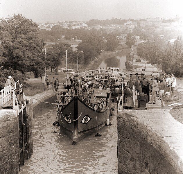 File:Fonserannes Locks.jpg