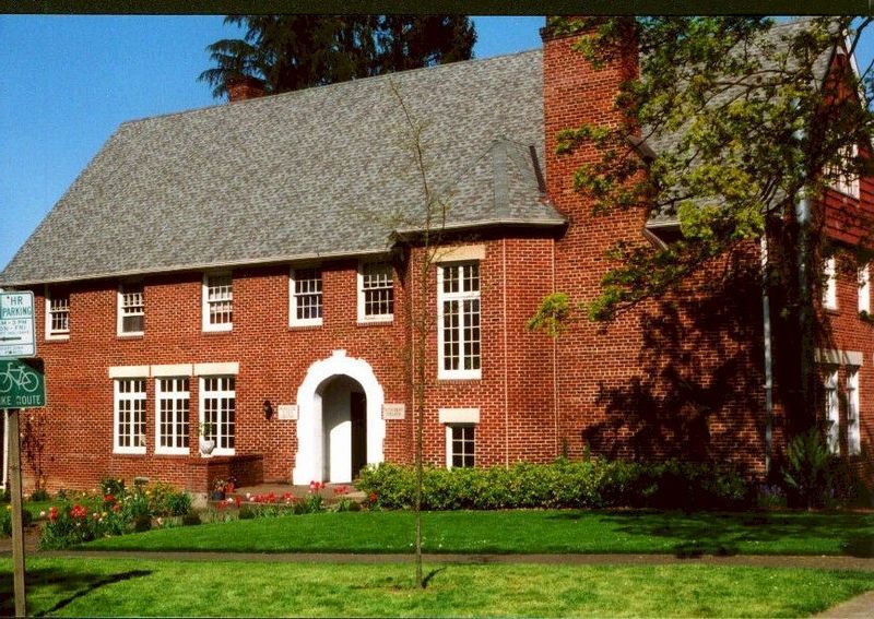 File:Gutenberg College.jpg