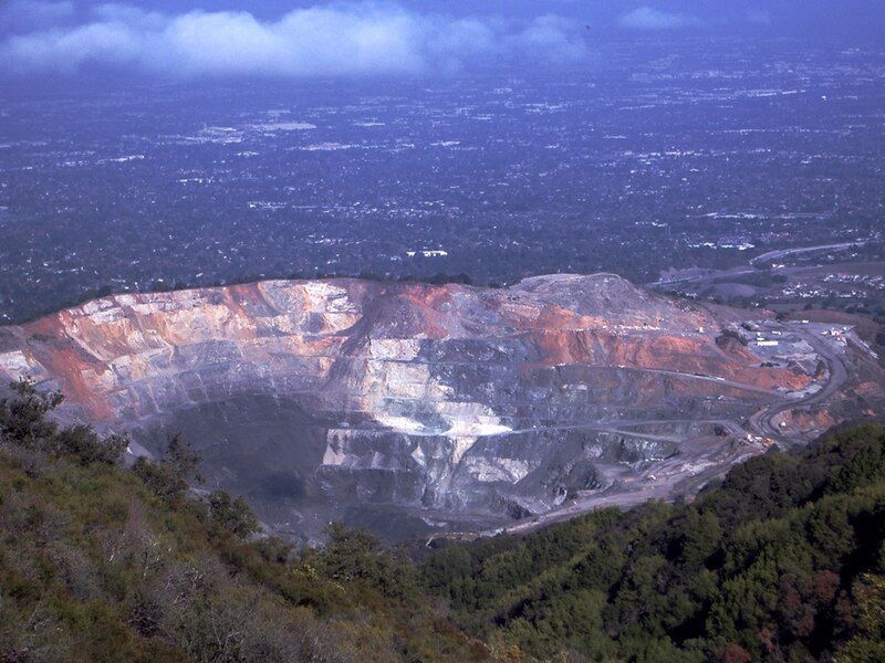 File:Hanson Permanente quarry.jpg