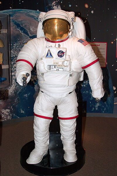 File:ILCShuttleSpacesuit.jpg