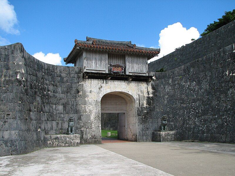 File:Kankai-mon in Shuri-castle.jpeg