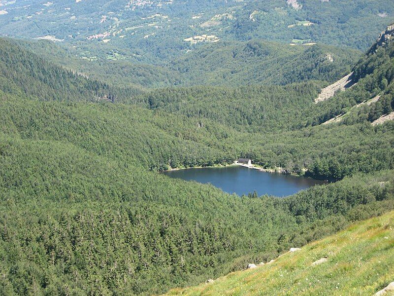 File:Lago Predaccio.jpg