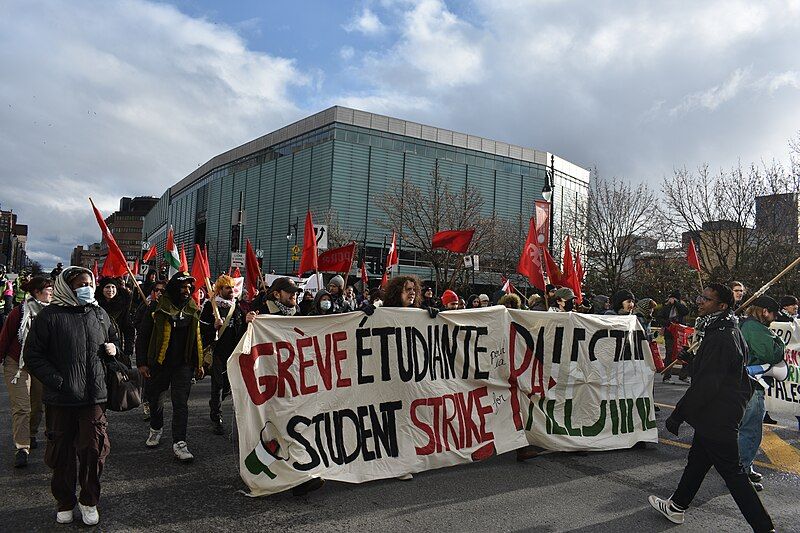 File:Manifestation contre l'otan.jpg