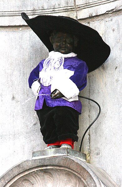 File:Manneken Pis arquebusier.jpg