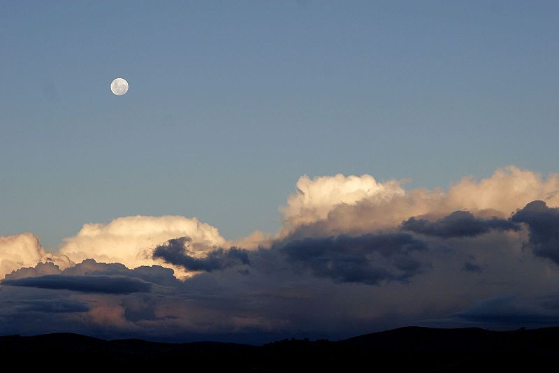 File:Moon over cumulus.jpg