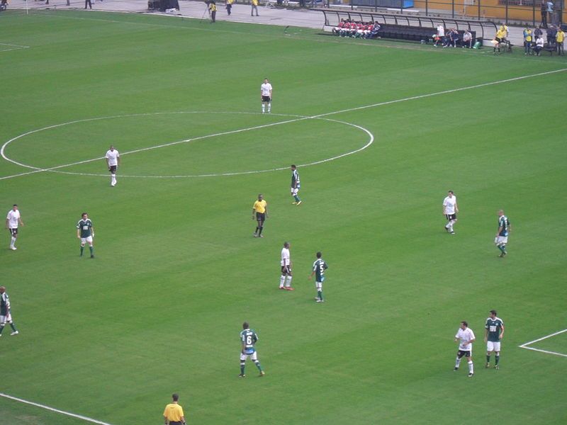 File:PalmeirasXCorinthians-Pacaembu2010.JPG