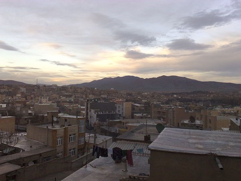 File:Saqqez in evening.jpg