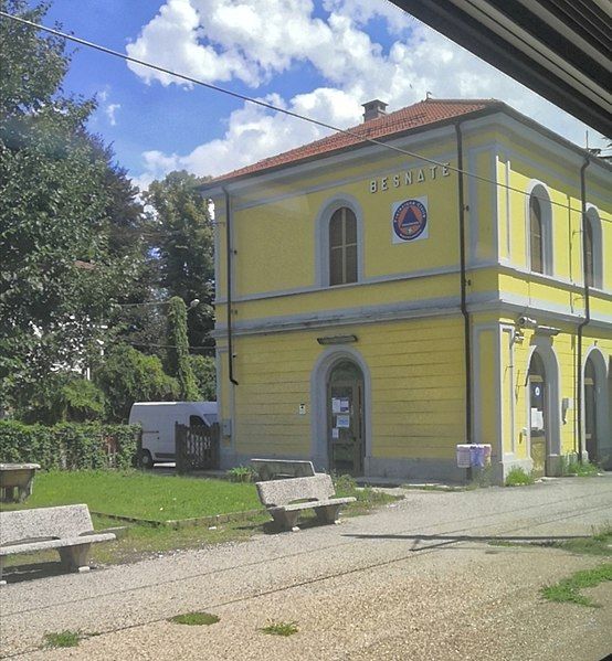 File:Stazione Besnate.jpg