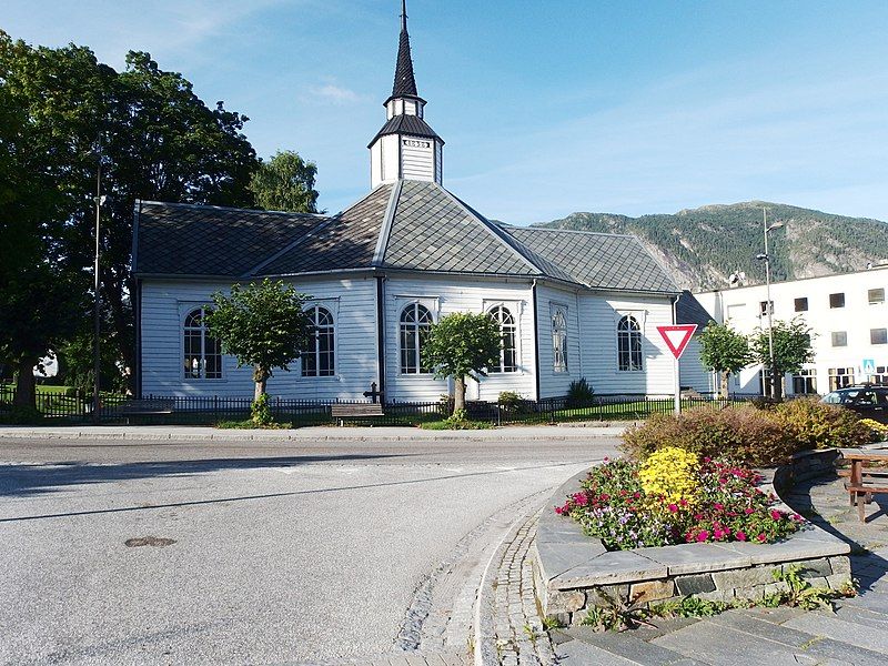 File:Stranda kirke (2).jpg