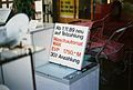 Price tag for a washing machine in a Teterow display window in 1989