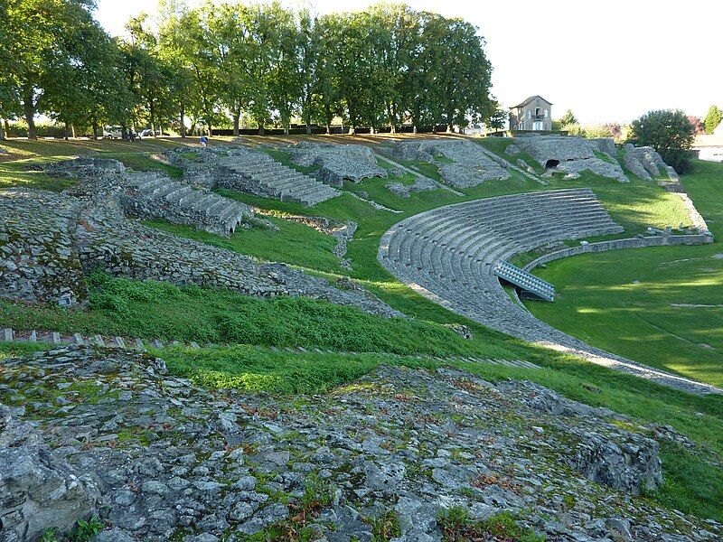 File:Théâtre romain Autun.JPG