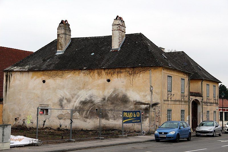 File:Tormauerhaus, Laxenburg.jpg