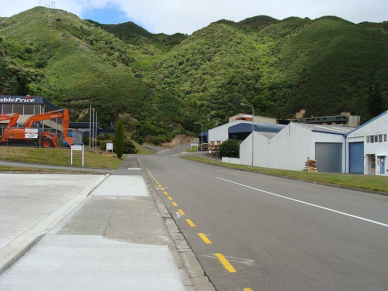 File:Wainuiomata Tunnel 01.JPG