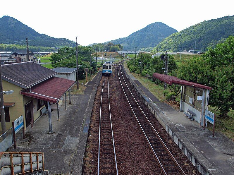 File:Yoshinobu station 01.jpg